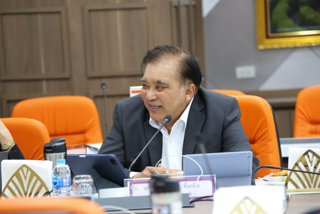 ประชุมสภา 8-2567 (4)