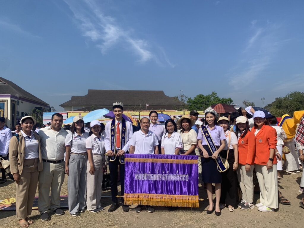 แห่ผ้าขึ้นธาตุ-1